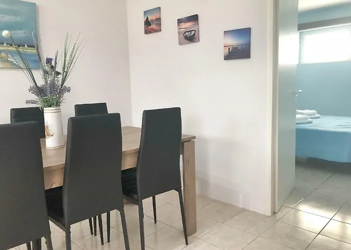 Renovated Apt Close To Beach Wifi Ac