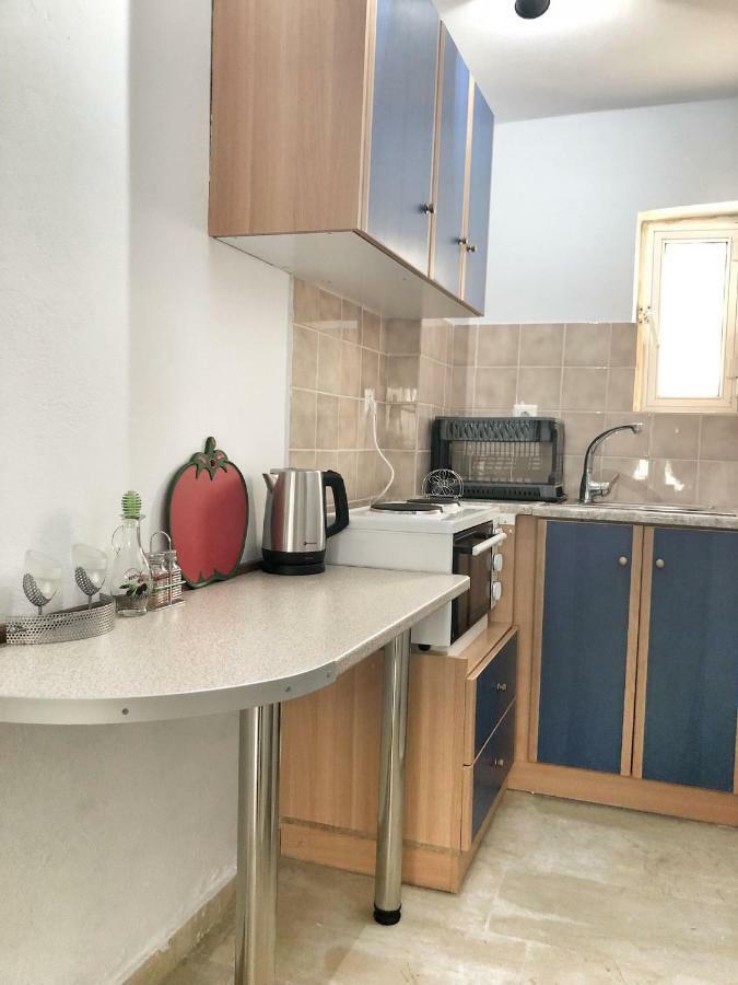 Apartment Renovated Close To Wifi Ac
